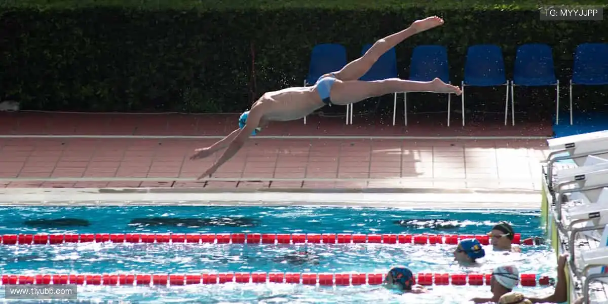 🎮潮流周边，让热爱从赛场延伸到生活！🌟